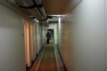 Cinci tineri au ajuns, ieri seară, în arestul Inspectoratului de Poliție Județean Suceava, reținuți pentru 24 de ore