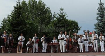 Ansamblul Folcloric „Plaiurile Dornelor” a obținut Trofeul Festivalului „Pe fir de baladă” de la Târgu Jiu