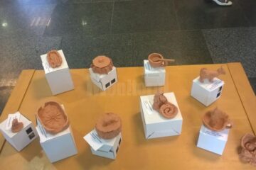 Lucrări în ceramică realizate de școlari și preșcolari, expuse la Centrul pentru Păstrarea Tradițiilor Bucovinene