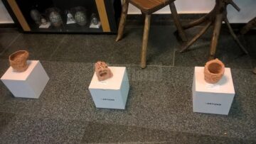 36 de lucrări în ceramică realizate de școlari și preșcolari, expuse la Centrul pentru Păstrarea Tradițiilor Bucovinene