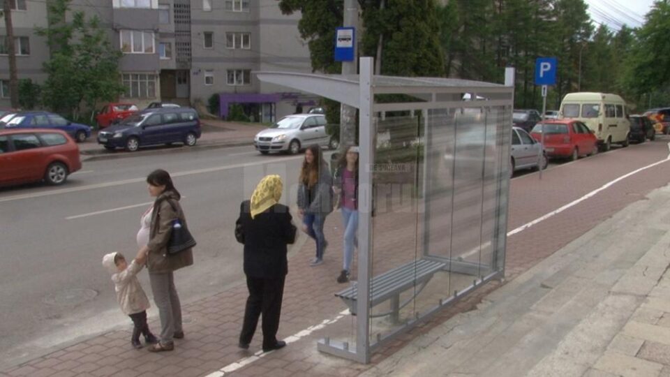 11 stații de așteptare pentru transportul public local au fost montate în municipiul Suceava