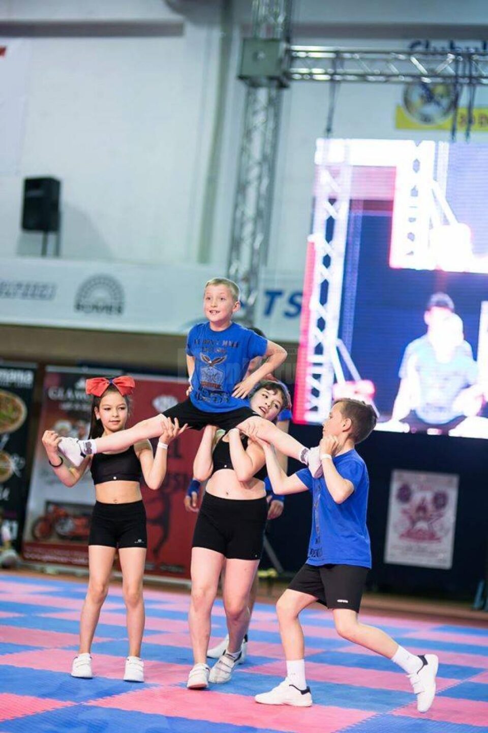 Sportivi din Moldovița, vicecampioni naționali la Campionatul de Majorete de la Bistrița