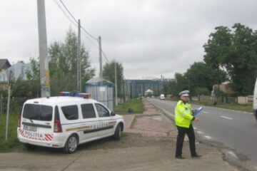 Polițiștii au încercat să oprească mașina condusă de tânăr