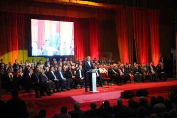 Președintele PSD, Liviu Dragnea, și candidații la funcțiile de primar din județul Suceava