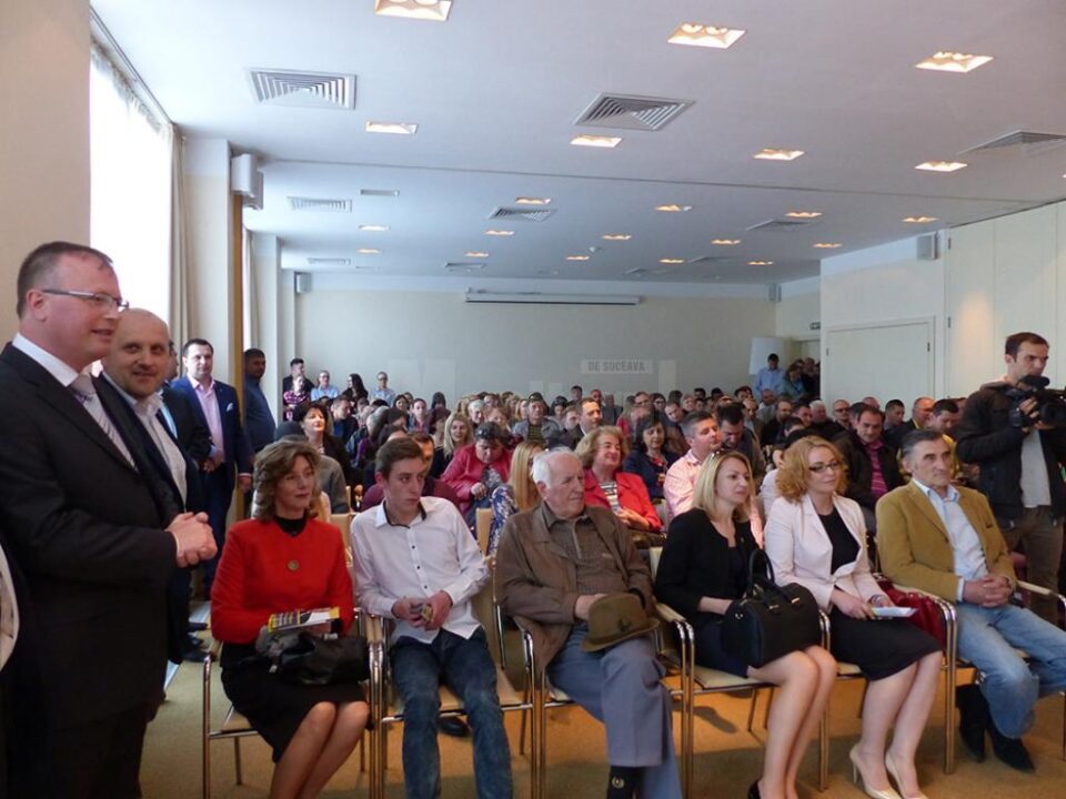 O sală arhiplină la întâlnirea de la Rădăuți