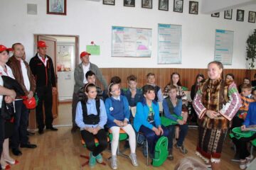 E.ON România a donat 30 de calculatoare școlilor gimnaziale din Izvoarele Sucevei și Ciocănești