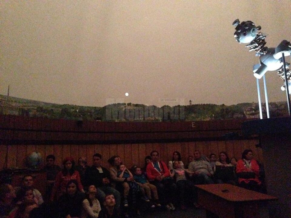 Valuri de localnici și turiști au vizitat, sâmbătă, până după miezul nopții, Observatorul Astronomic din municipiul Suceava