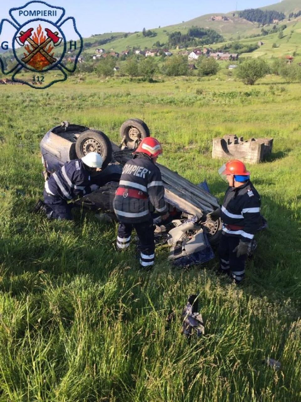 Un autoturism condus de un tânăr de 19 ani s-a răsturnat la Mănăstirea Humorului