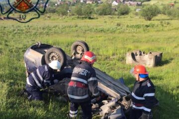 Un autoturism condus de un tânăr de 19 ani s-a răsturnat la Mănăstirea Humorului
