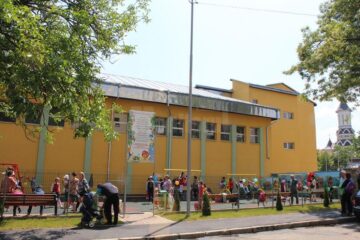 Locul de joacă modern, pus la dispoziția copiilor și părinților din cartierul Zamca