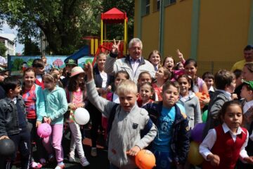 Noul loc de joacă din Zamca, motiv de mare bucurie pentru cei mici