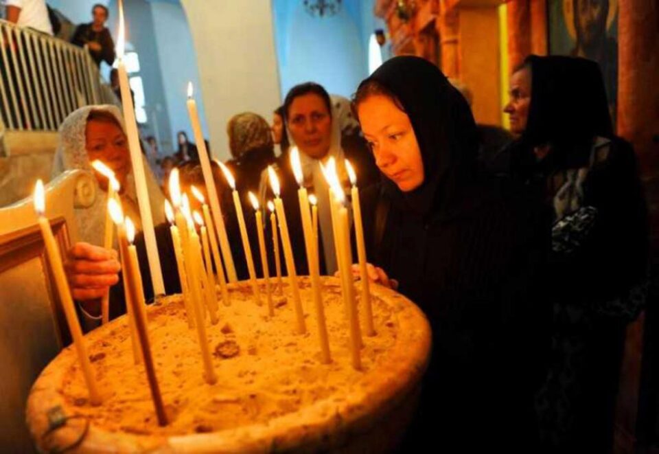 Rugăciunile pentru cei adormiți, surplus de evlavie sau datorie zilnică?