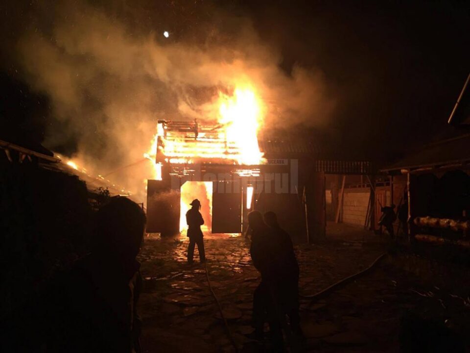 Vâlvătaia a pornit dintr-o magazie a gospodăriei și a cuprins mare parte dintre anexele gospodăriei pădurarului Vâlvătaia a pornit dintr-o magazie a gospodăriei și a cuprins mare parte dintre anexele gospodăriei pădurarului