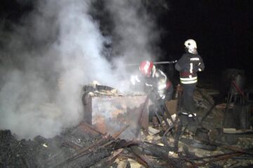 Anul trecut, în luna februarie, un alt incendiu a distrus complet casa cuscrilor lui Mircea Laurus, în care se aflau și fiica și nepoții săi