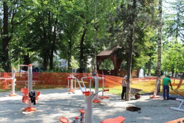 Aparate de fitness moderne, puse la dispoziția sucevenilor în Parcul Central și în cartierul George Enescu