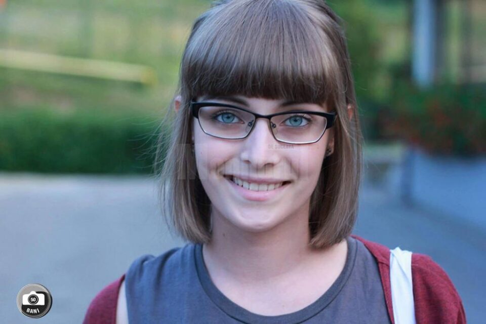 Șefa promoției, Raluca Rîmbu, a primit Diploma de Onoare, cel mai important premiu