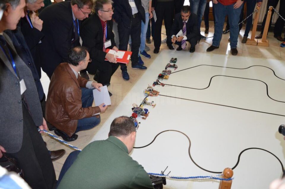 Cursa de roboți mobili