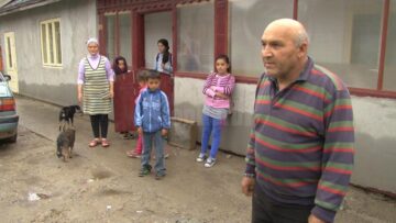 O întreagă familie este terorizată de vecinii cu care se află în conflict