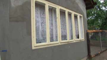 În urma unei agresiuni între două familii, victimele se plâng că poliția a fost simplu spectator