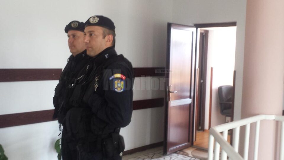 Percheziții la Primăria Șcheia
