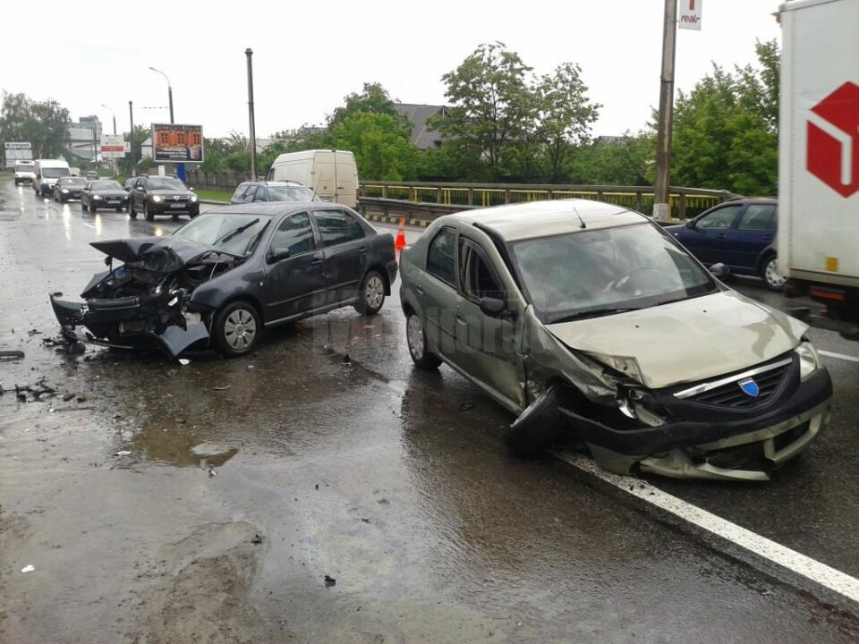 Mașinile implicate în accident