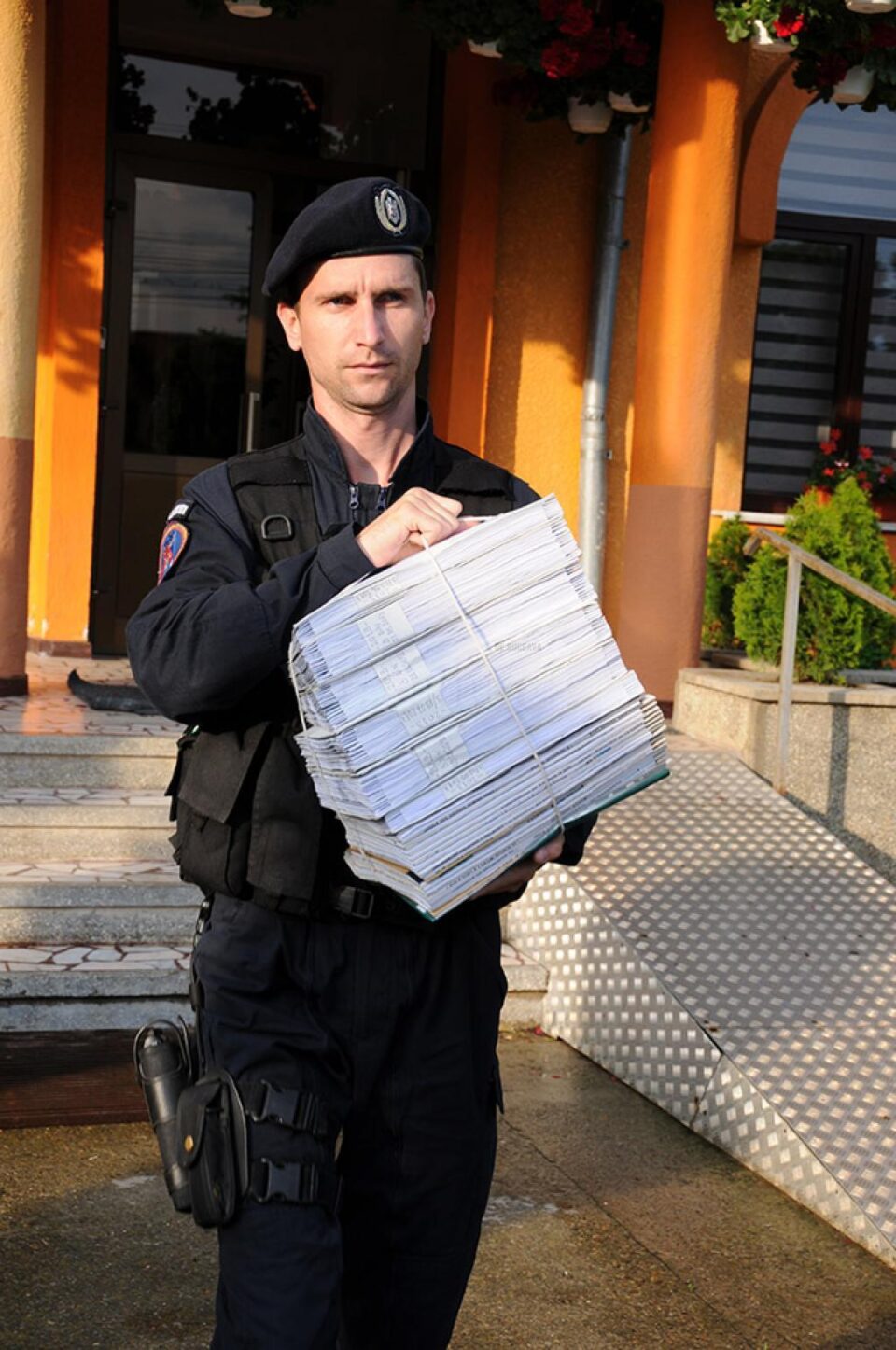 Din sediul Primăriei Șcheia au fost ridicate mai multe documente și trimise la DNA