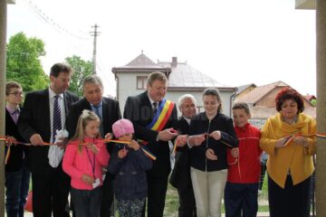 Primarul comunei Păltinoasa, Dumitru Cristian Carpiuc, la inaugurarea școlii