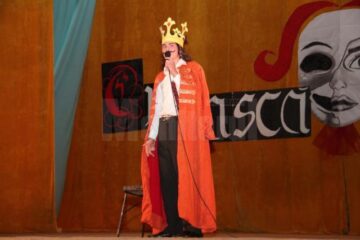„Cu mască și fără mască”, pe scena Balului Bobocilor de la Colegiul Tehnic „Alexandru Ioan Cuza”