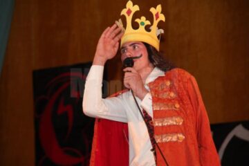 „Cu mască și fără mască”, pe scena Balului Bobocilor de la Colegiul Tehnic „Alexandru Ioan Cuza”