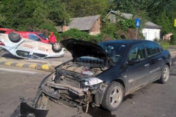 Mașinile implicate în accident