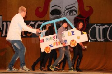 „Cu mască și fără mască”, pe scena Balului Bobocilor de la Colegiul Tehnic „Alexandru Ioan Cuza”