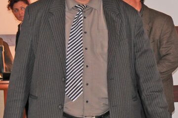 Primarul Vasile Andriciuc și secretara Luminița Râșca au fost plasați sub control judiciar pentru 60 de zile și au interdicția de a-și exercita profesia în exercitarea căreia au săvârșit fapta