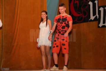 „Cu mască și fără mască”, pe scena Balului Bobocilor de la Colegiul Tehnic „Alexandru Ioan Cuza”