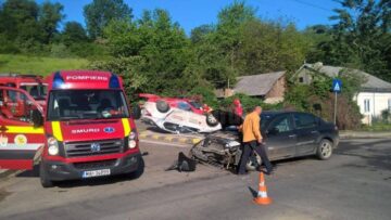 Accident cu doi răniți, după o neacordare de prioritate în intersecție