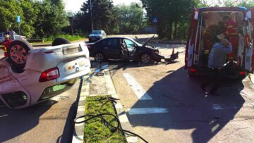 Accident cu doi răniți, după o neacordare de prioritate în intersecție