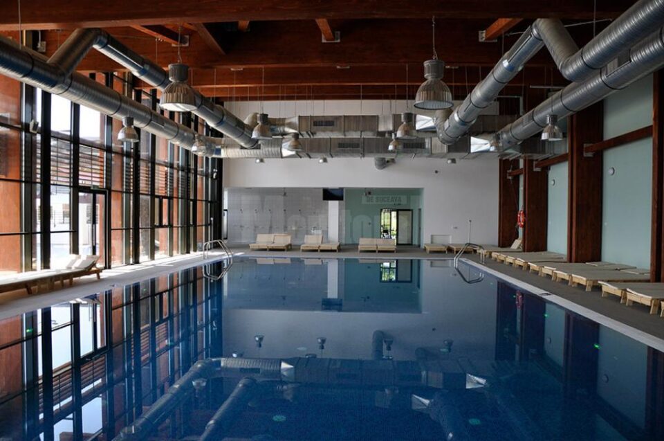 Piscina interioară de la baza de agrement „Nada Florilor”