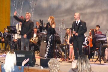 Artistul Dan Bittman, acompaniat de Symphonic Pop Rock Orchestra din Botoșani, a cucerit publicul sucevean Artistul Dan Bittman, acompaniat de Symphonic Pop Rock Orchestra din Botoșani, a cucerit publicul sucevean