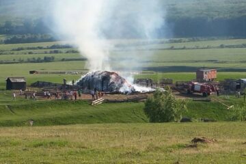 Focul a pus probleme pompierilor din cauza ariei mari pe care s-a manifestat și a temperaturii foarte mari degajate