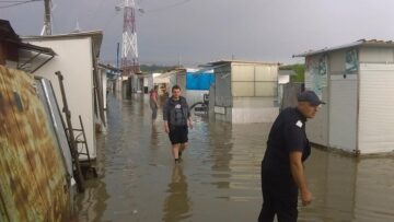Inundații pe străzile Sucevei, după o ploaie torențială