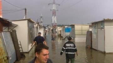Inundații pe străzile Sucevei, după o ploaie torențială