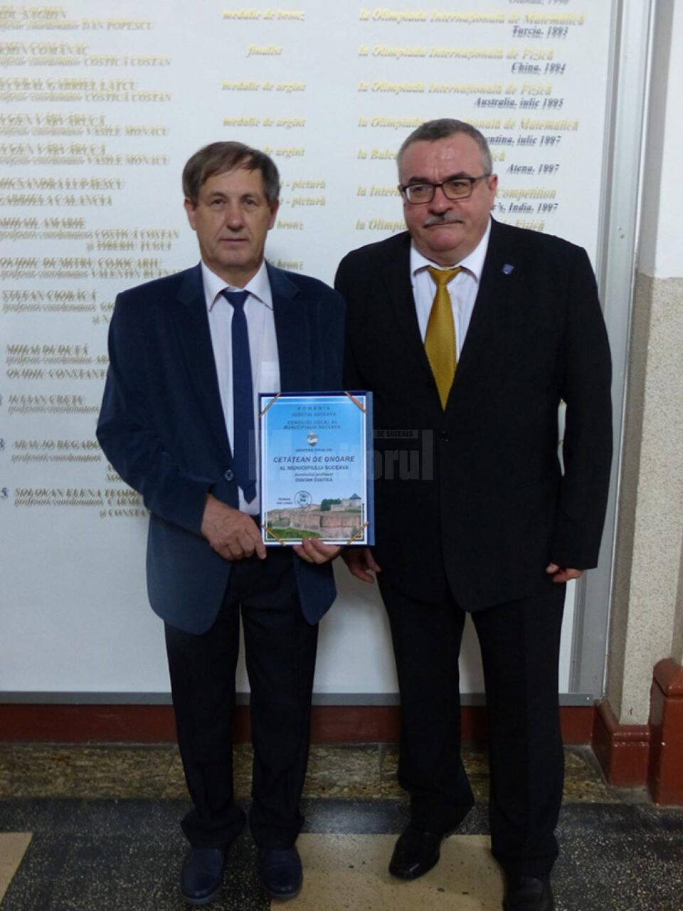 Prof. Costică Costan, alături de directorul Dan Popescu