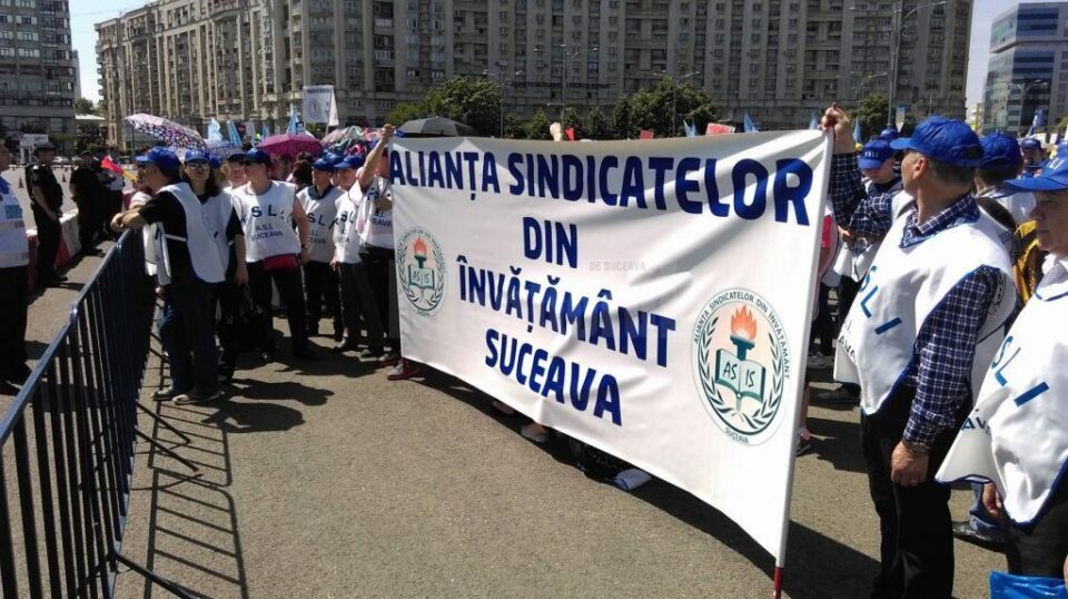 Angajați din educație din toată țara au mers pentru miting la București