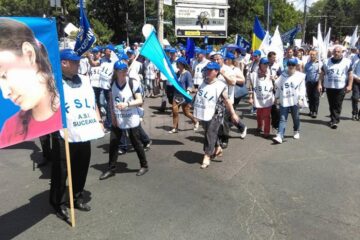 Aproape 200 de profesori din județ au protestat ieri la București