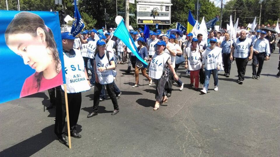 Aproape 200 de profesori din județ au protestat ieri la București