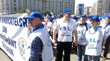 Aproape 200 de profesori din județ au protestat ieri la București