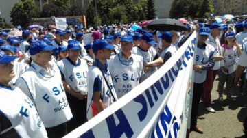 Aproape 200 de profesori din județ au protestat ieri la București