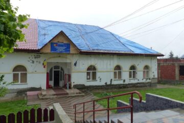 Școala cu clasele I-VIII din localitatea Probota, aflată în reabilitare printr-un program național de dezvoltare locală