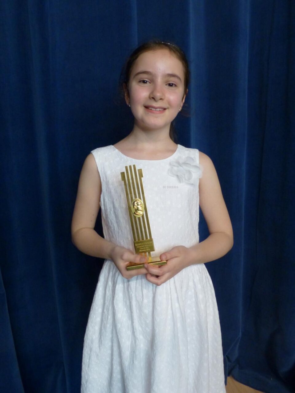 Eva Garet, elevă în clasa a III-a la Colegiul Național de Muzică „George Enescu” București, secțiunea Pian