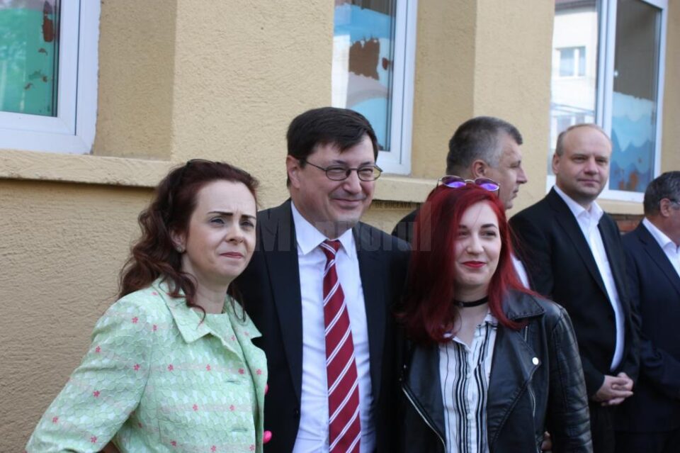 Tiberius Brădățan s-a prezentat la urne alături de soția și fiica sa, Daria, care a votat pentru prima dată