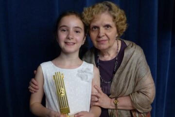 Eva Garet alături de profesoara sa, Mihaela Zamfirescu